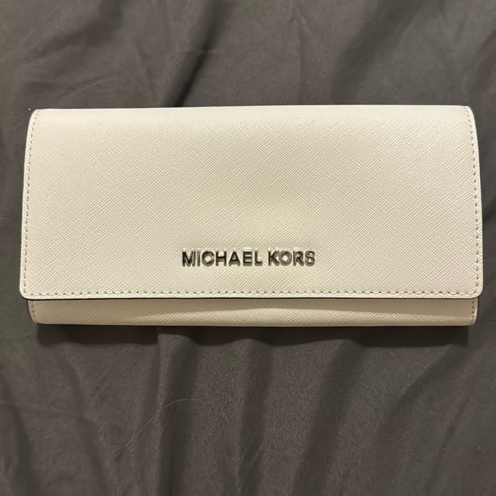 Michael Kors Jet Set Travel Wallet